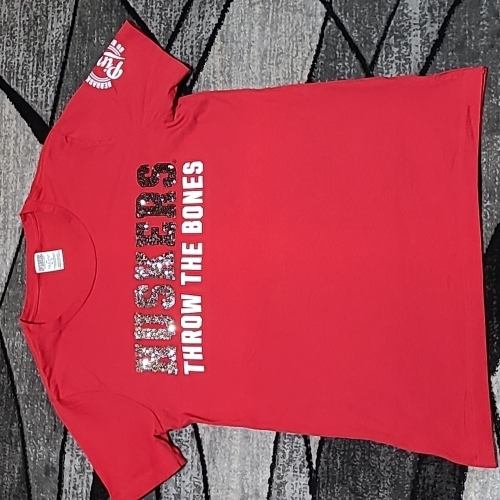 VS PINK 2016 Campus Bling Sequins Huskers Throw The Bones Tee-Shirt